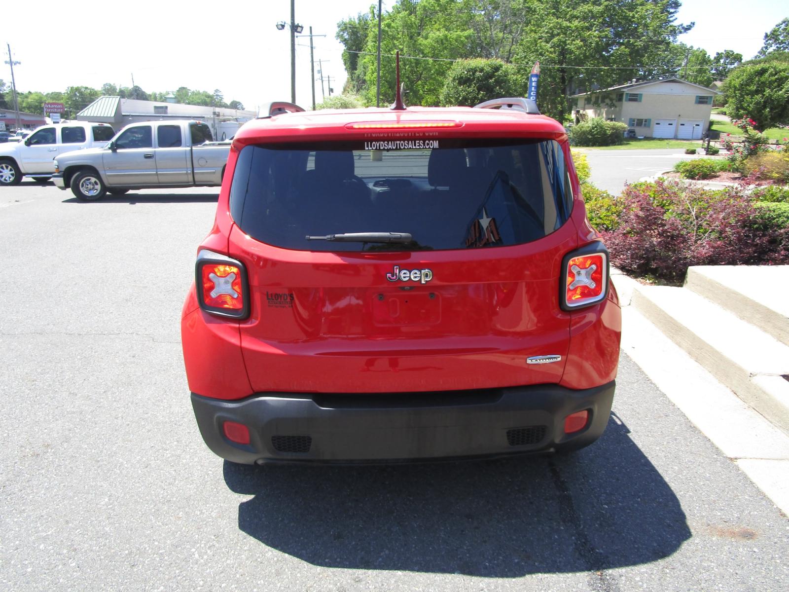 2015 RED /Black / Cloth Jeep Renegade Latitude FWD (ZACCJABT0FP) with an 2.4L L4 engine, 6-Speed Manual transmission, located at 1814 Albert Pike Road, Hot Springs, AR, 71913, (501) 623-1717, 34.494228, -93.094070 - Photo #3